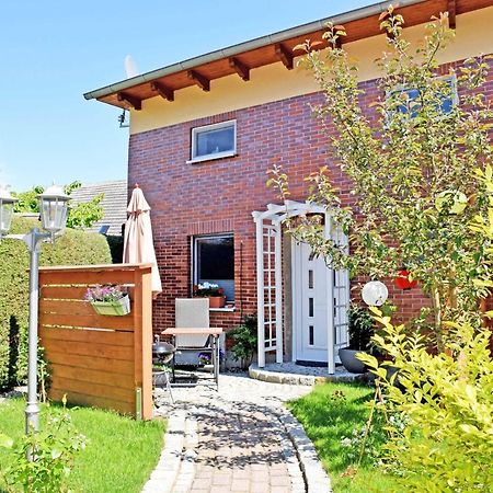 Ferienhaus Zum Hafen In Altefaehr Exterior photo