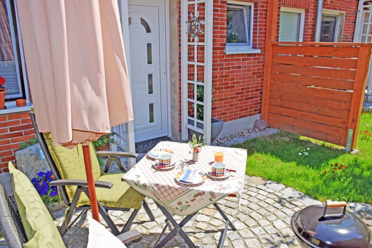 Ferienhaus Zum Hafen In Altefaehr Exterior photo